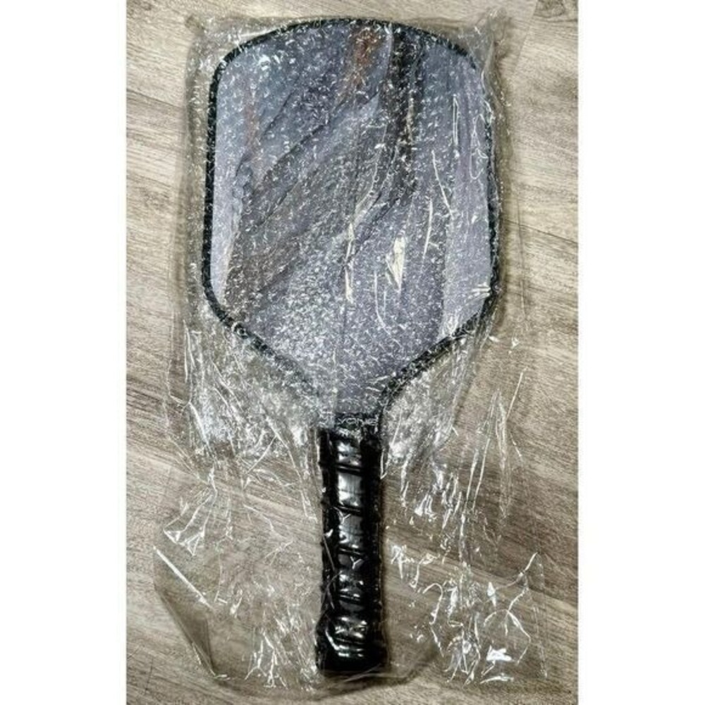 LLYONS‎ carbon pickleball paddle